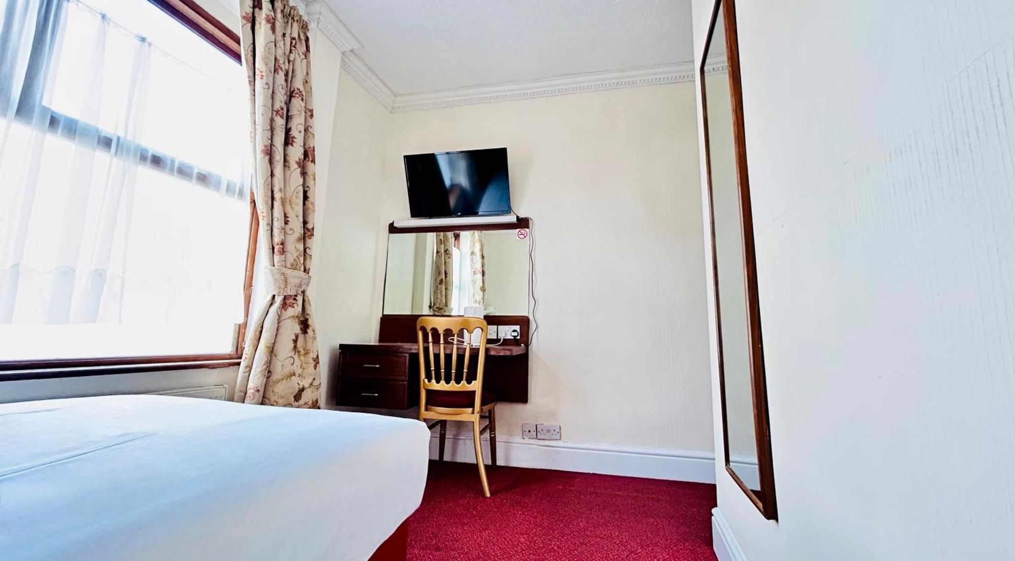 The Columbia Hotel Wellingborough Exterior foto